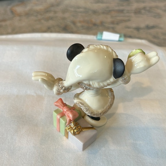 Disney’s Lennox Minnie mouse Christmas wish for buy one and a half inches - Picture 3 of 7